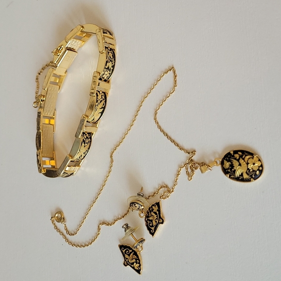 Vintage Jewelry - Gold Tone Black Damascene Beautiful Necklace, Bracelet and Earrings Set